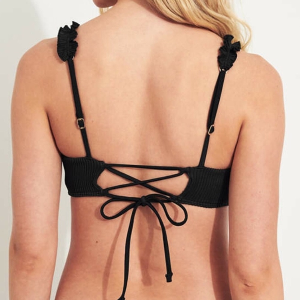 NWT Hollister Ribbed Ruffle Bikini Top